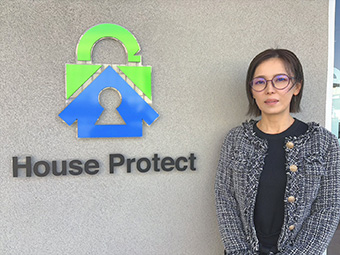 �q���a��